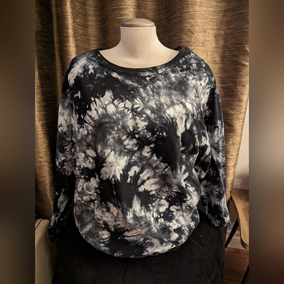 Torrid Long Sleeve, tie dye,  Sweatshirt, Cotton, black & white Sz 1x - Picture 5 of 8